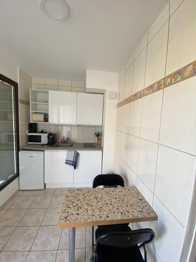 Ferienwohnung Chez K - Studio - Proche Centre - Parking Sainte-Savine Exterior foto